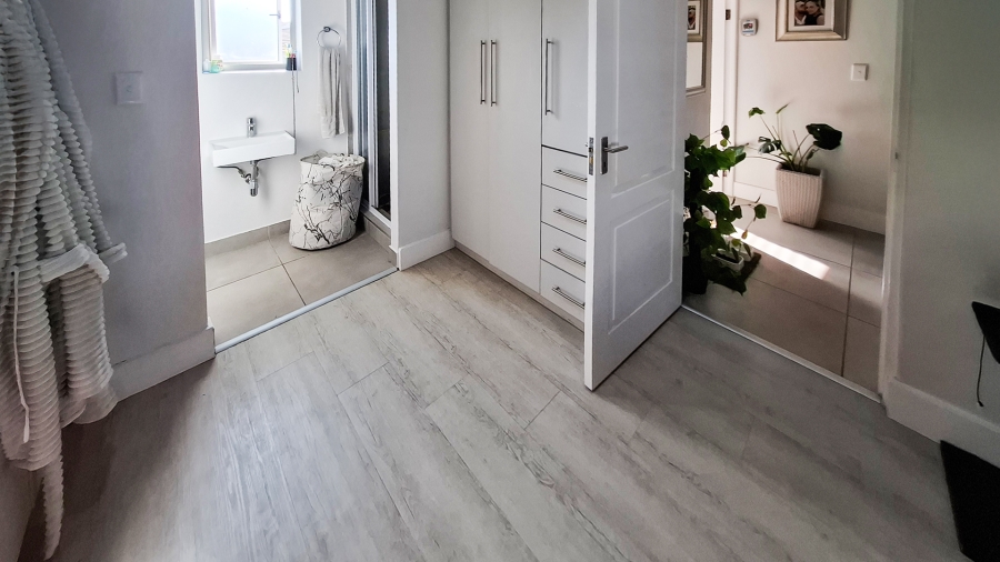 3 Bedroom Property for Sale in Langeberg Heights Western Cape
